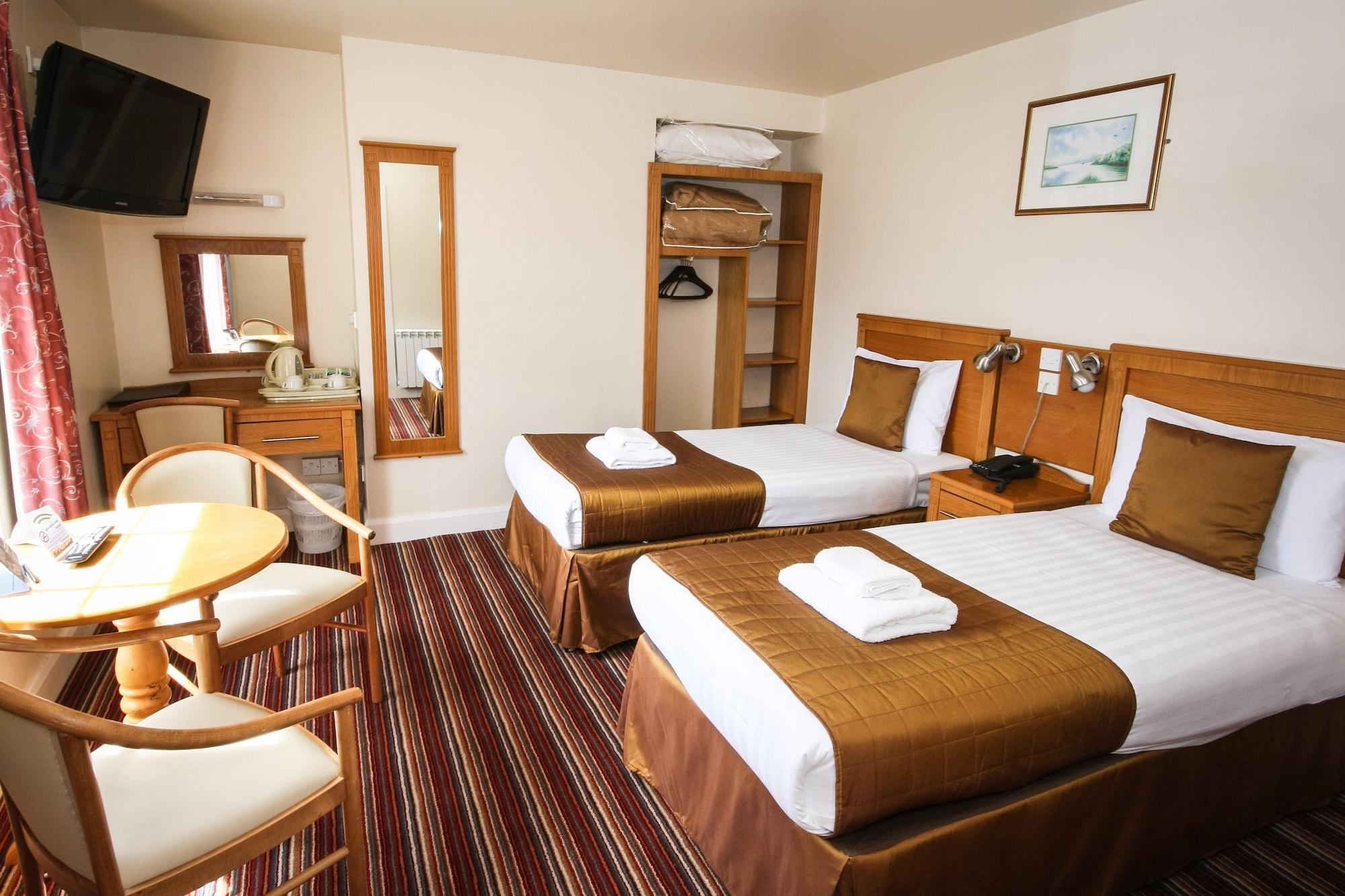 Отель Belmore Court &