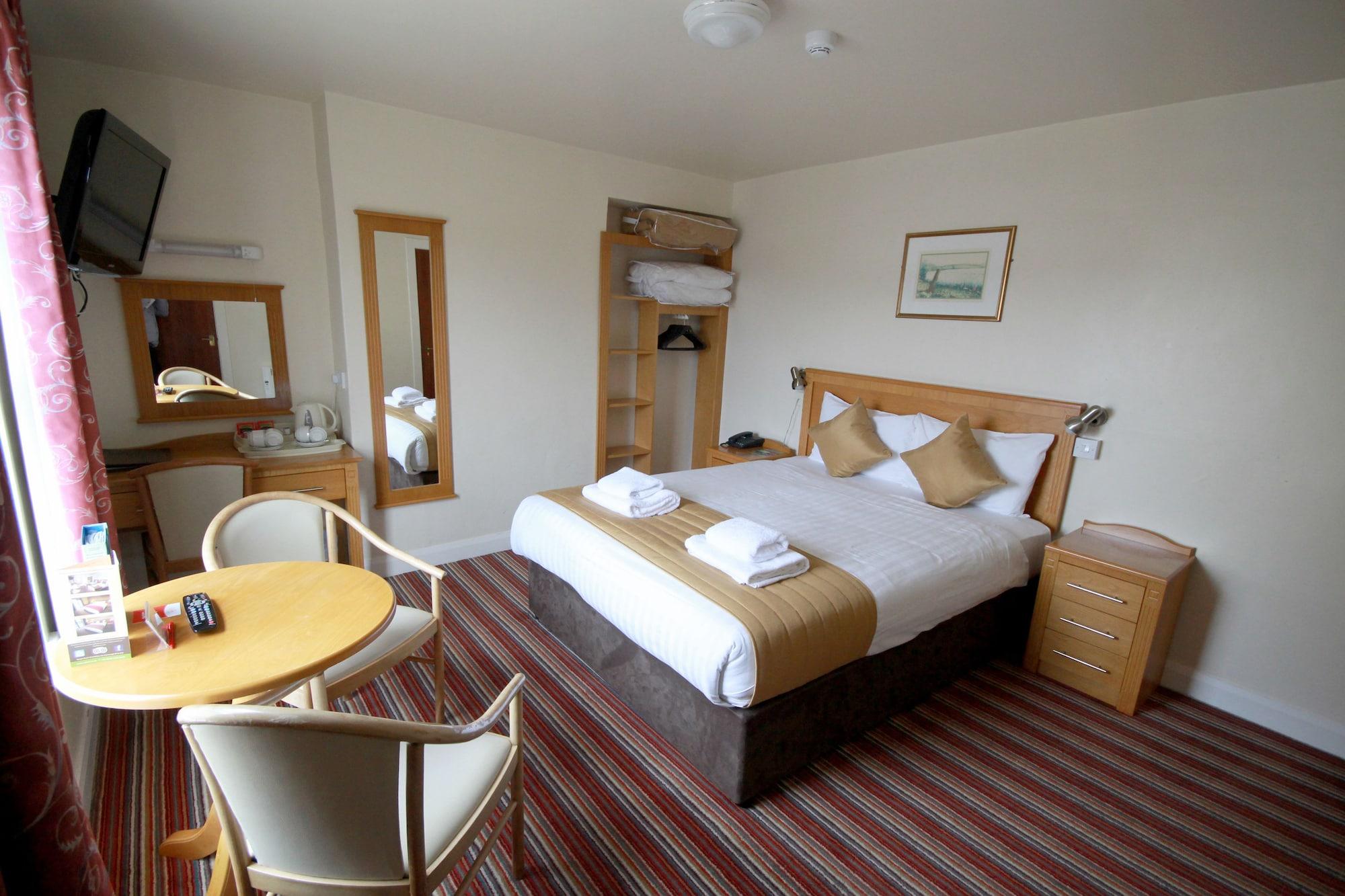 Отель Belmore Court &