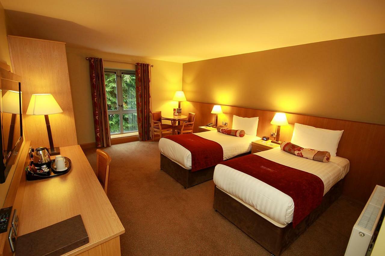 Отель Belmore Court & 4*