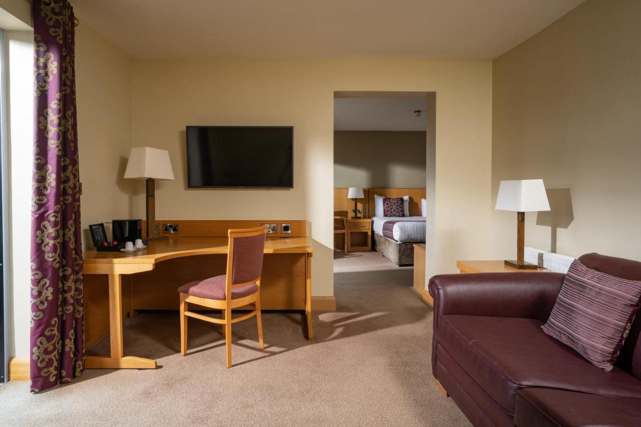 Belmore Court & Hotel 4*