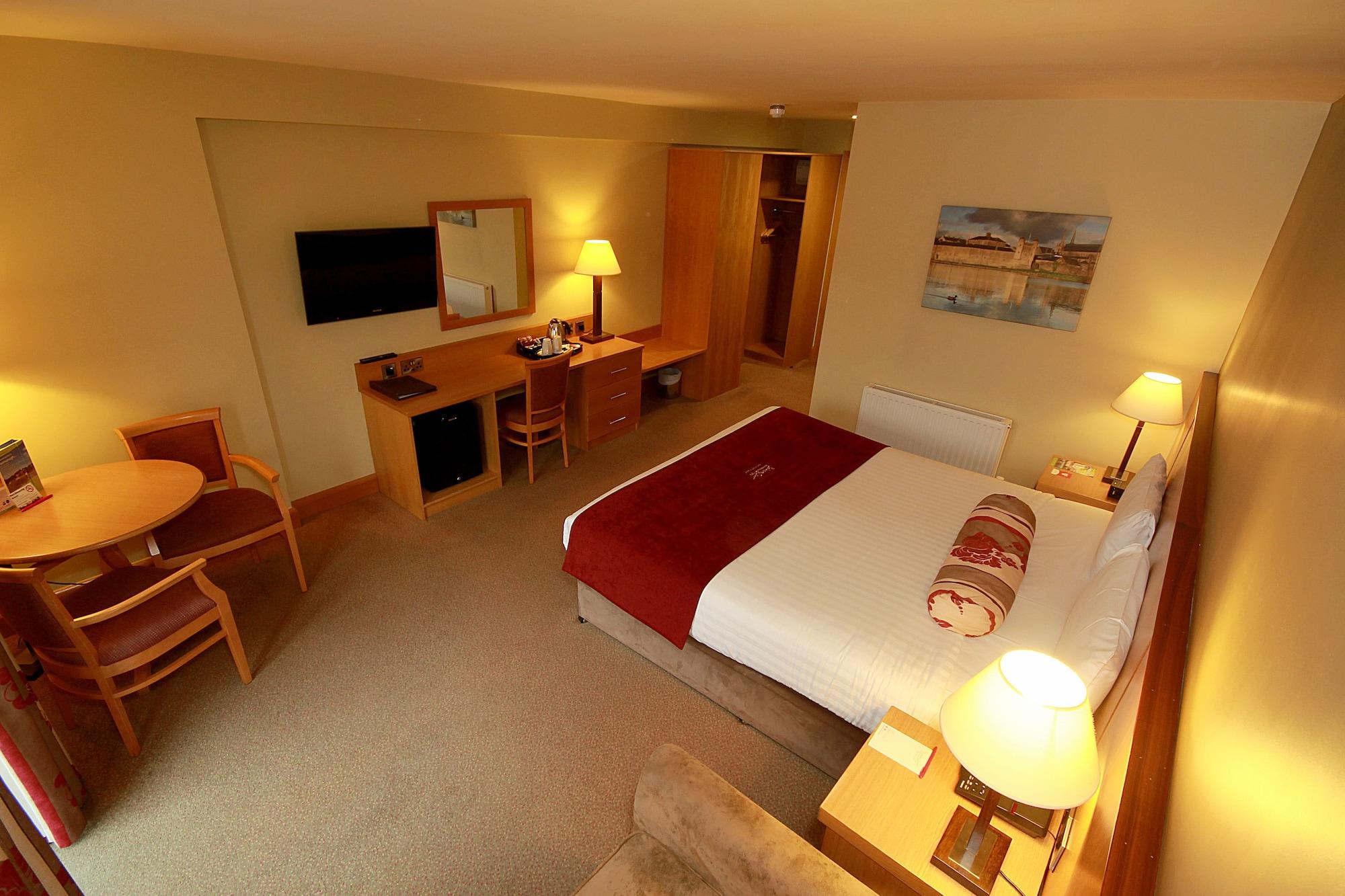 Отель Belmore Court &