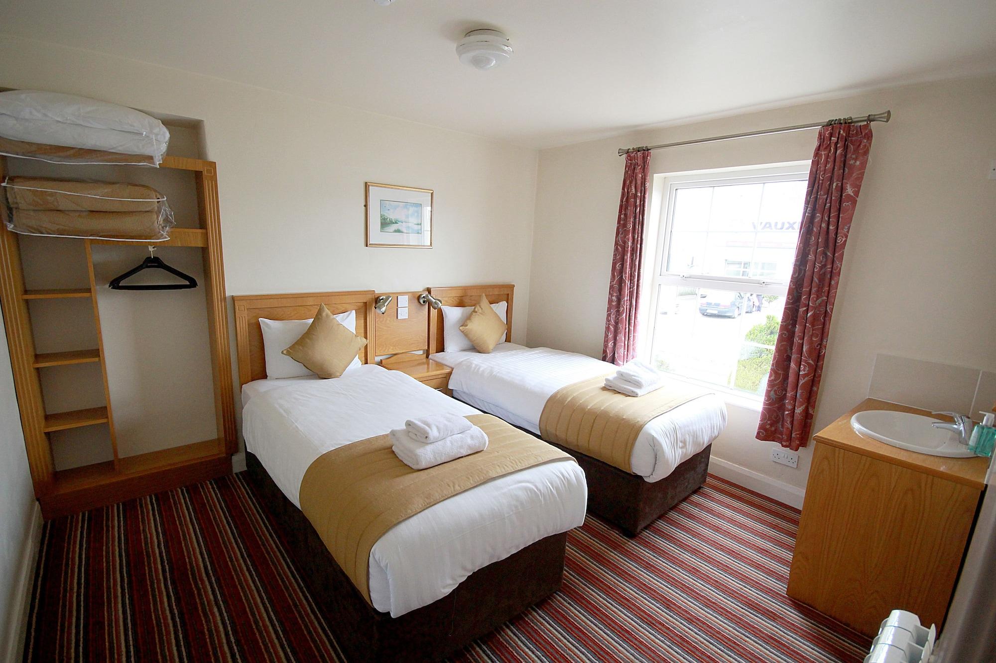 Belmore Court & 4*