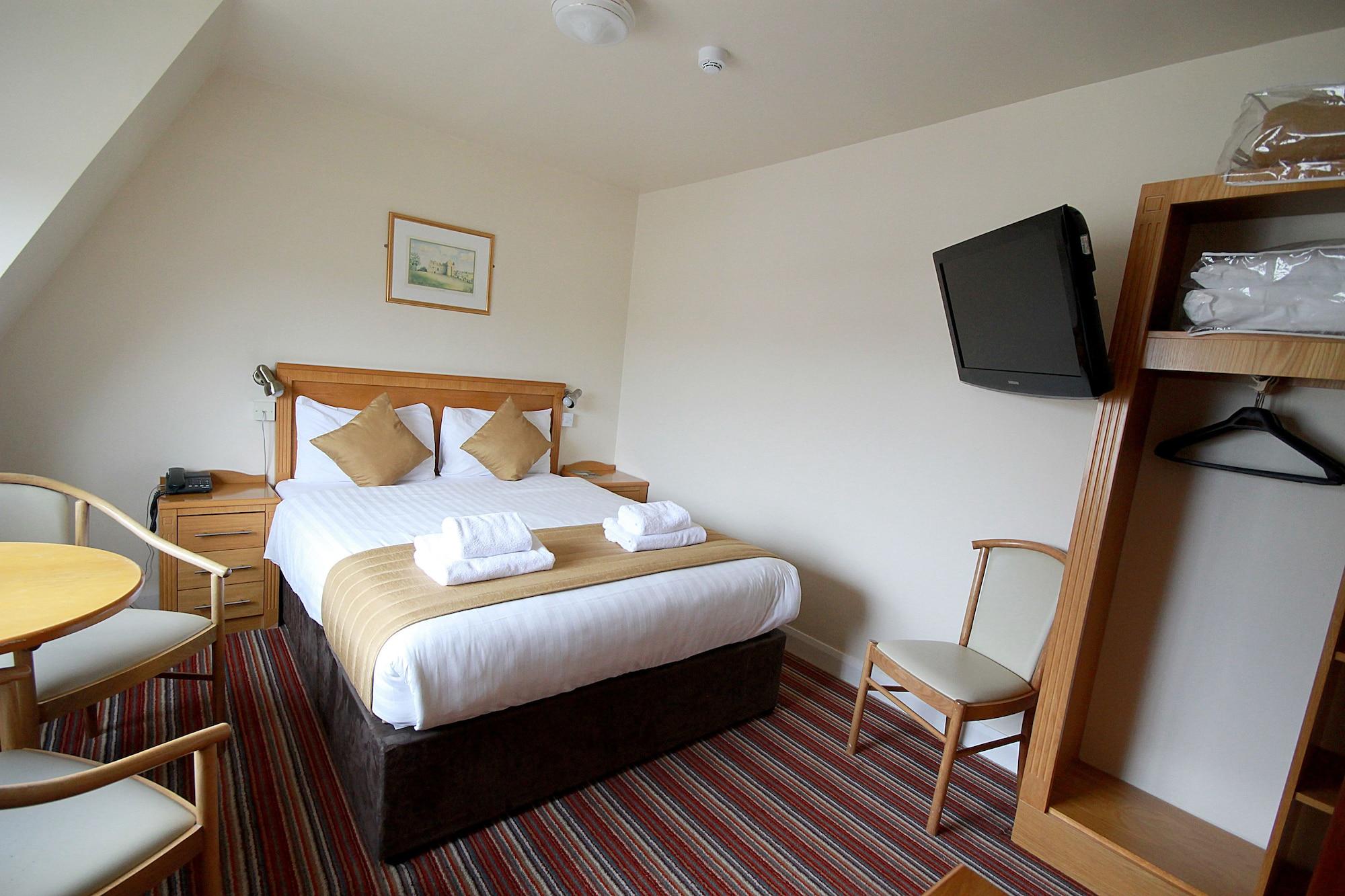 Belmore Court & Hotel
