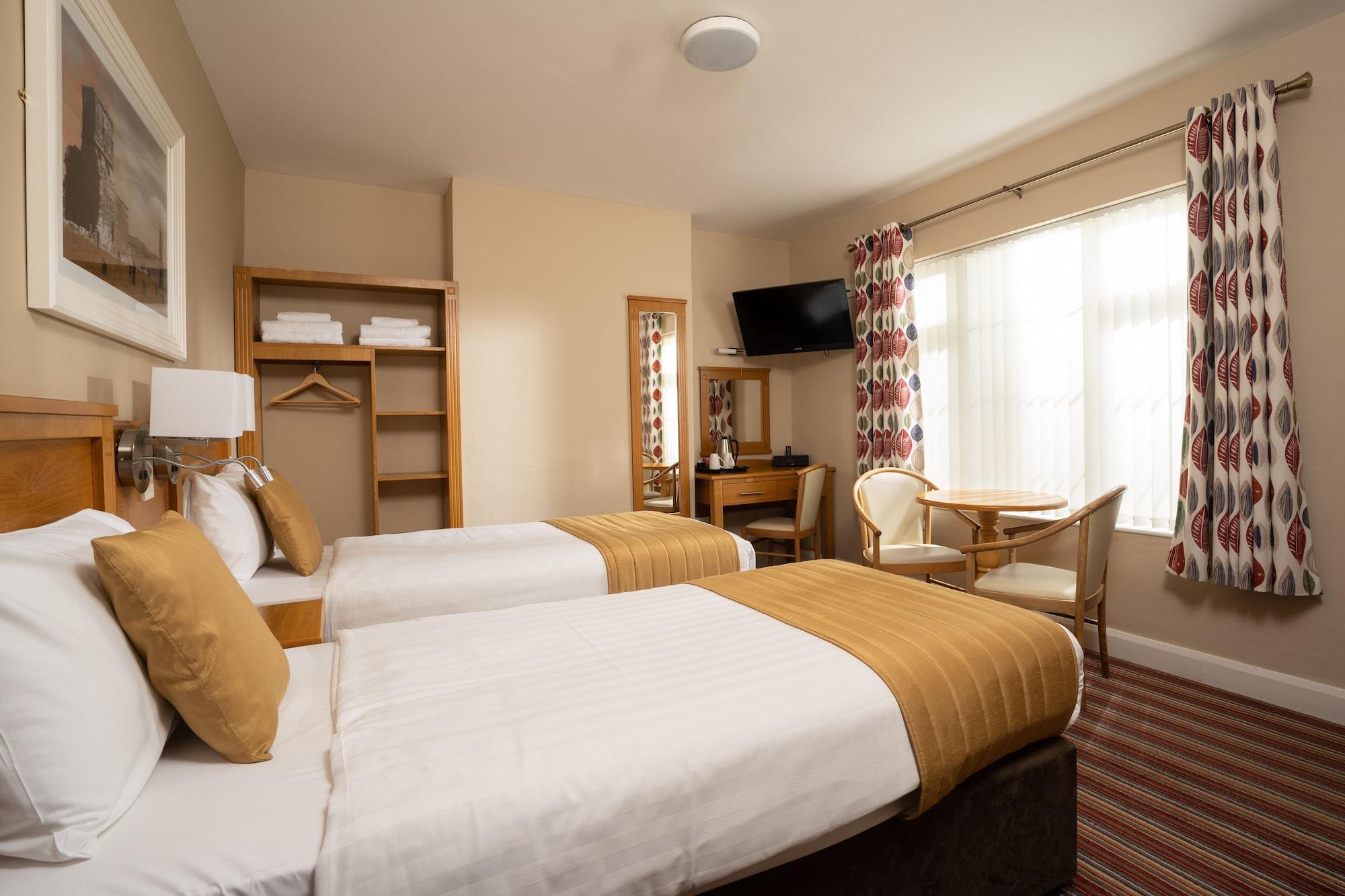 Hotel Belmore Court & 4*