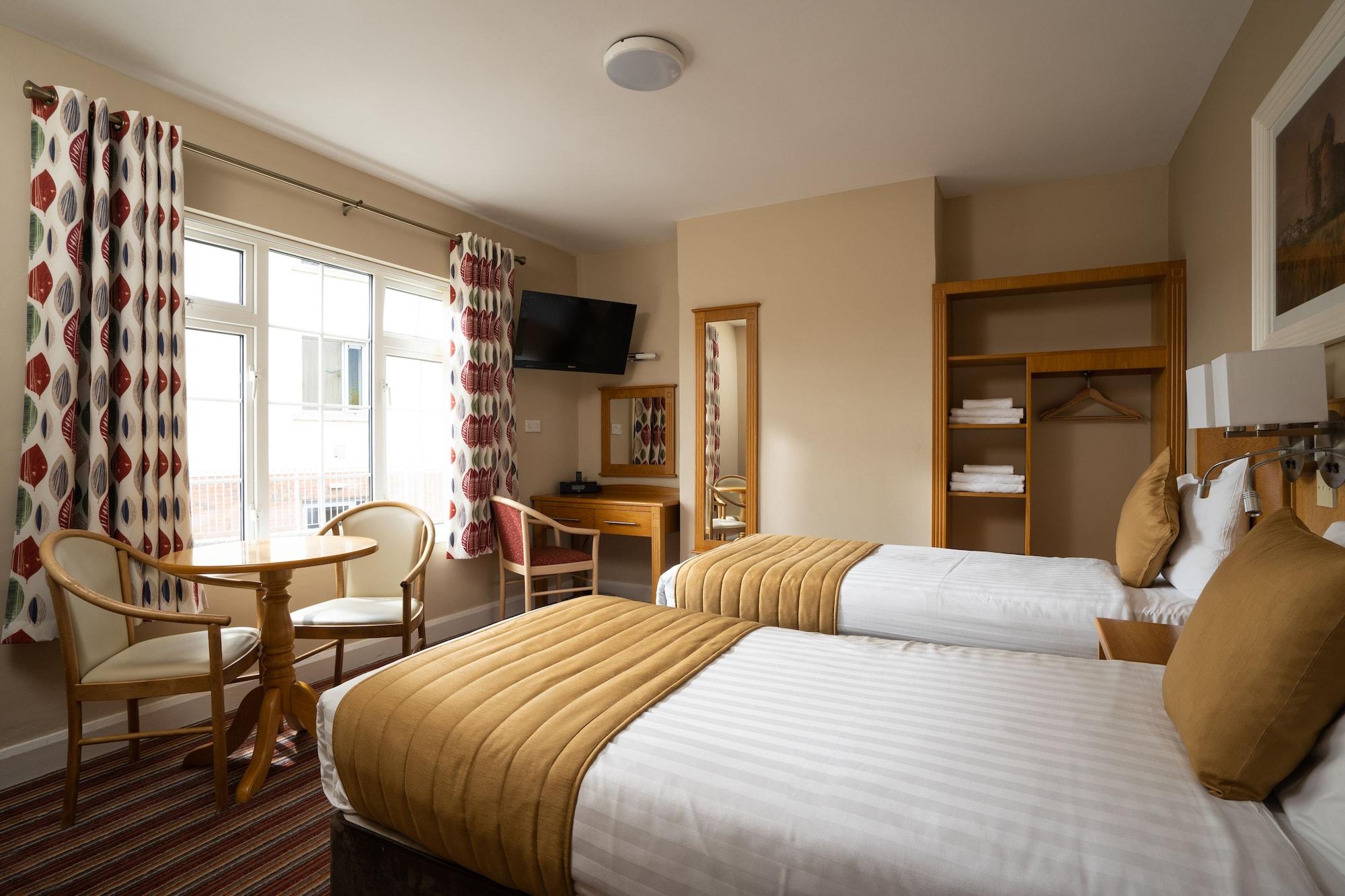 Belmore Court & 4*