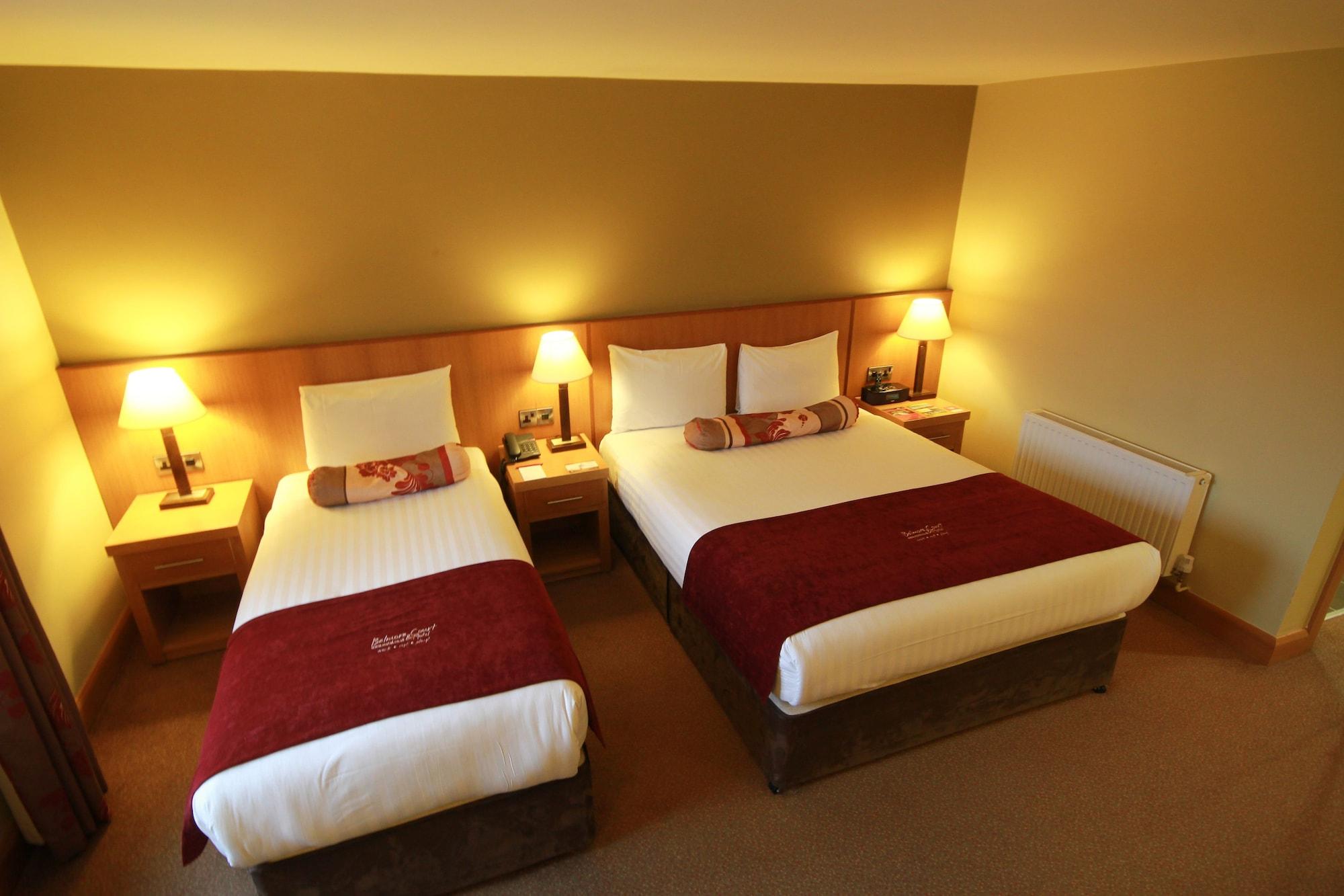 Hotel Belmore Court &