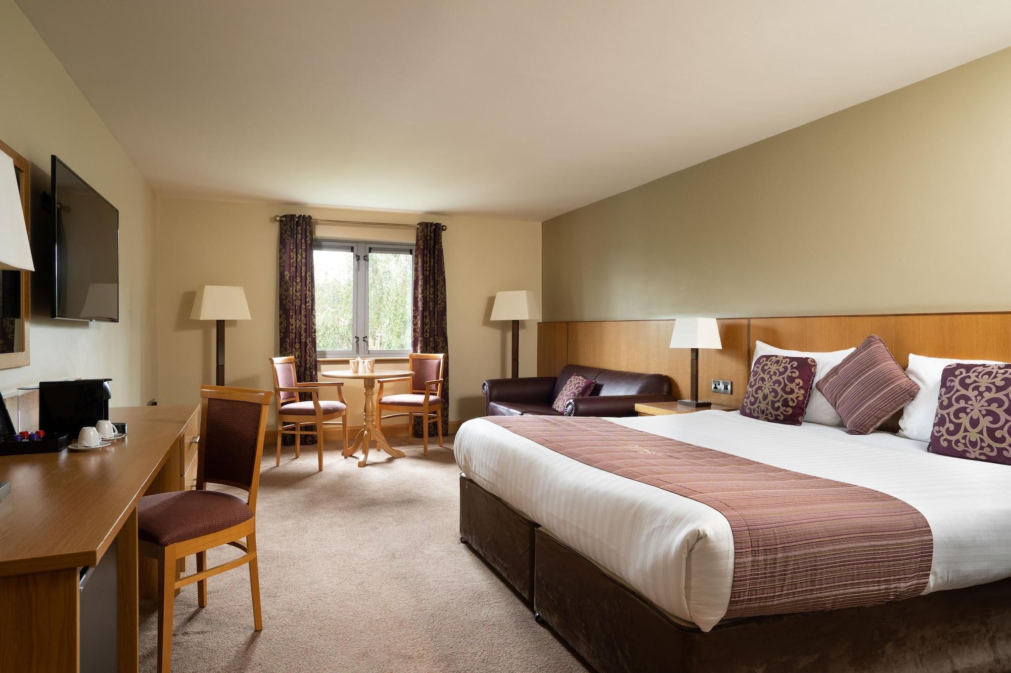 Hotel Belmore Court &