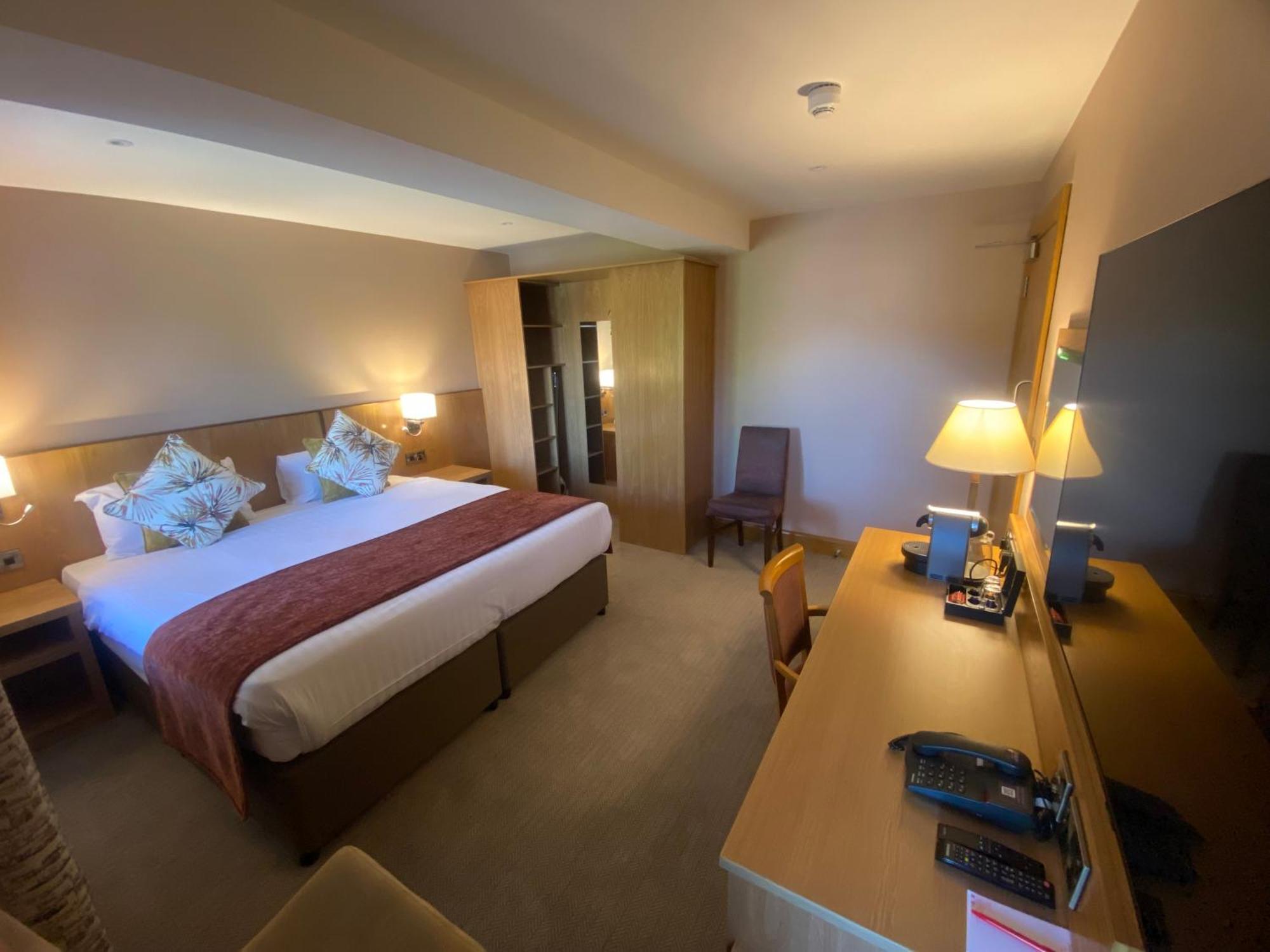 Belmore Court & Hotel