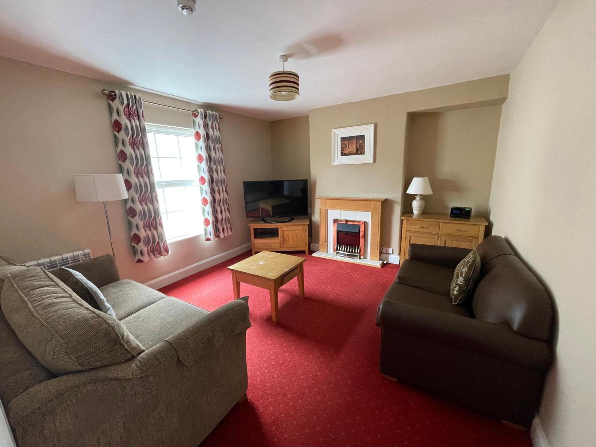 Hotel Belmore Court &