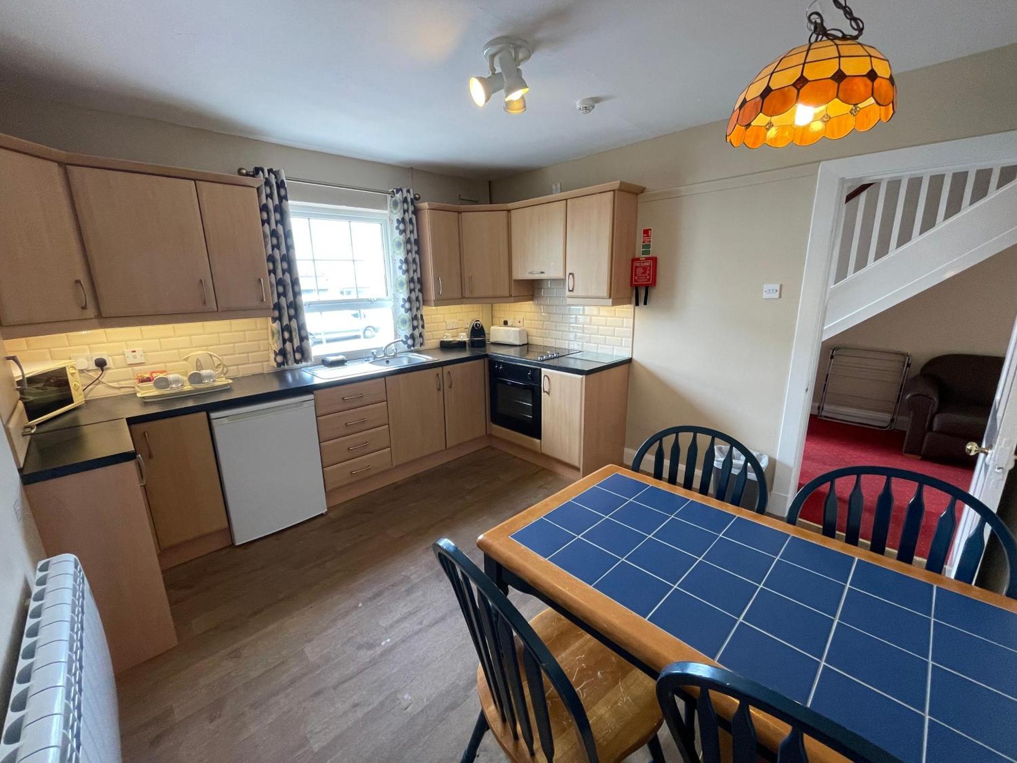 Belmore Court & 4*