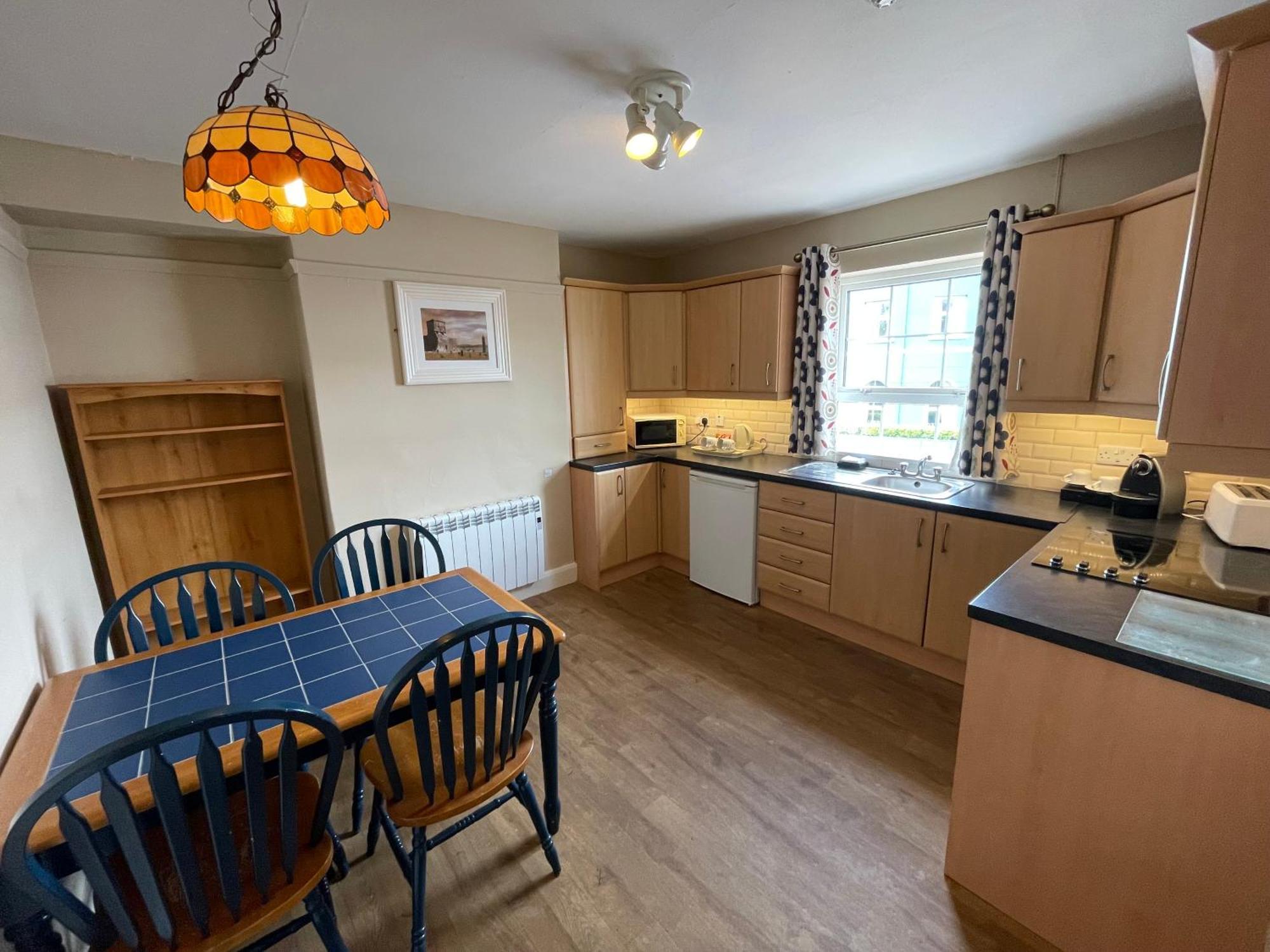 Hotel Belmore Court & 4*