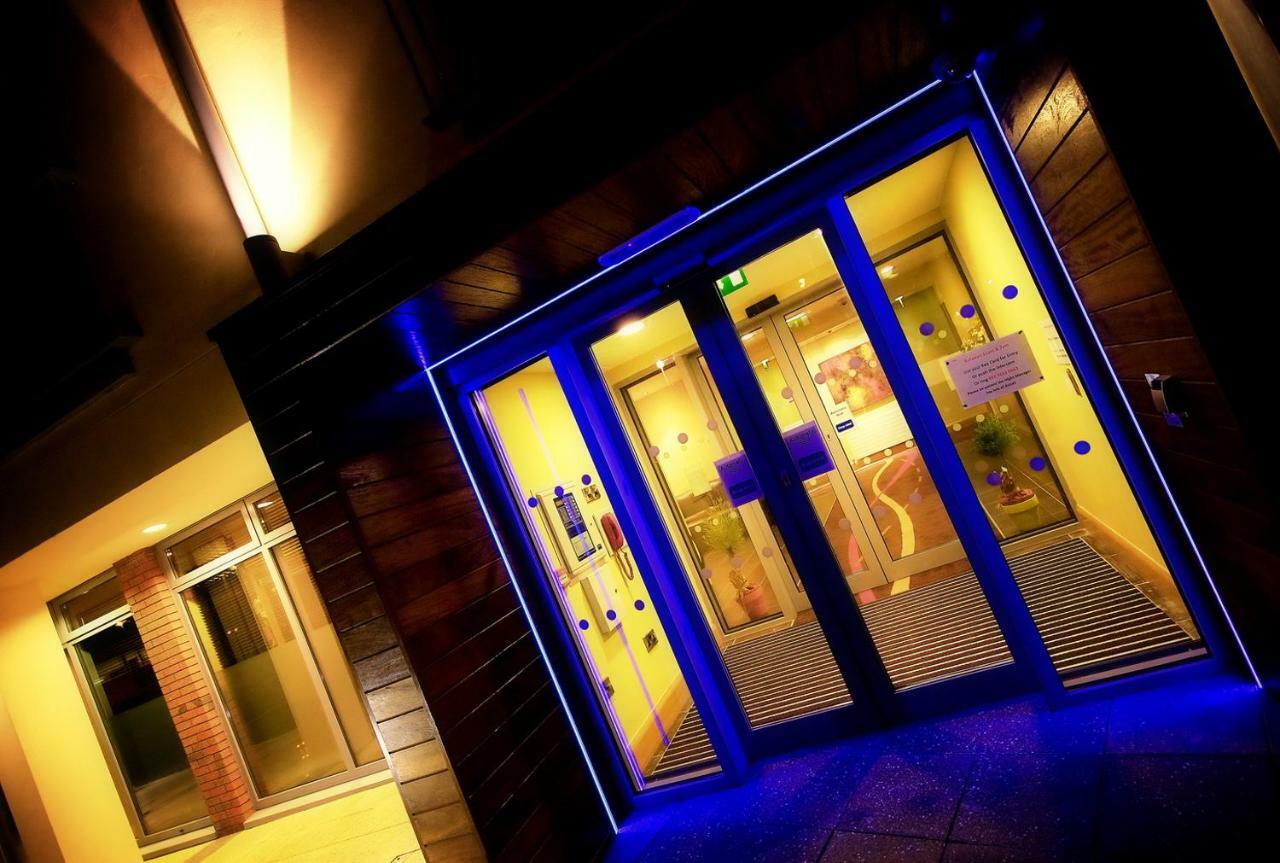 Belmore Court & Hotel